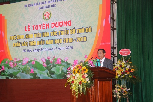 Ông Nguyễn Phúc Hải, Phó Trưởng Ban Dân tộc TP. Hà Nội trình bày Báo cáo kết quả  công tác giáo dục dân tộc và những thành tích của HSSV DTTS Thủ đô năm học 2018-2019